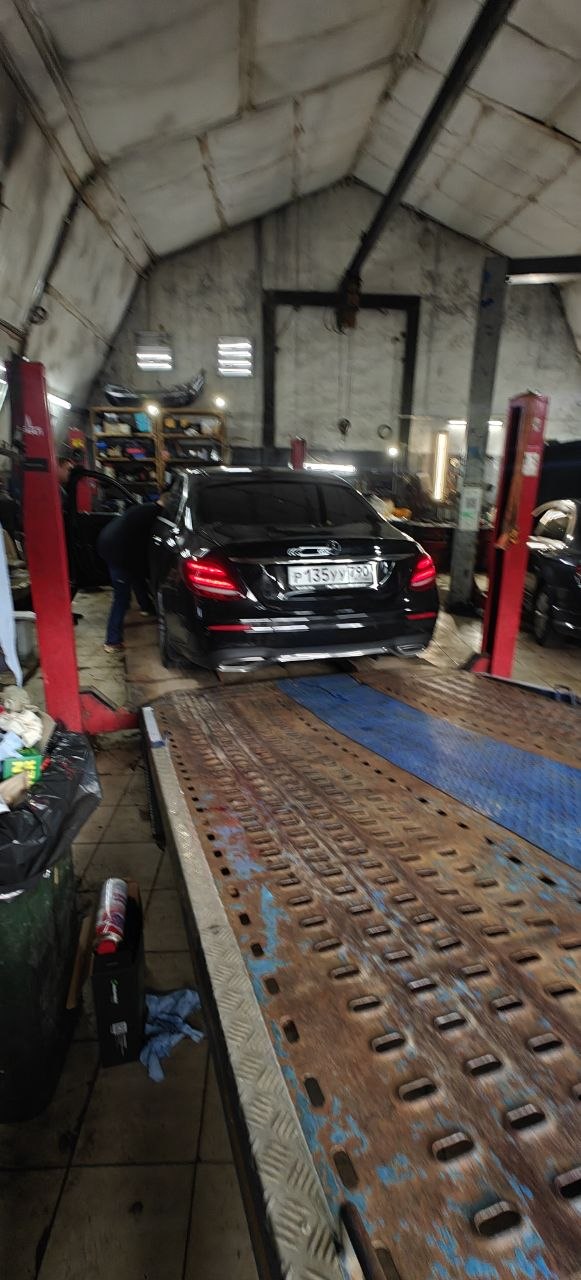 Автомобиль доставлен эвакуатором в автосервис