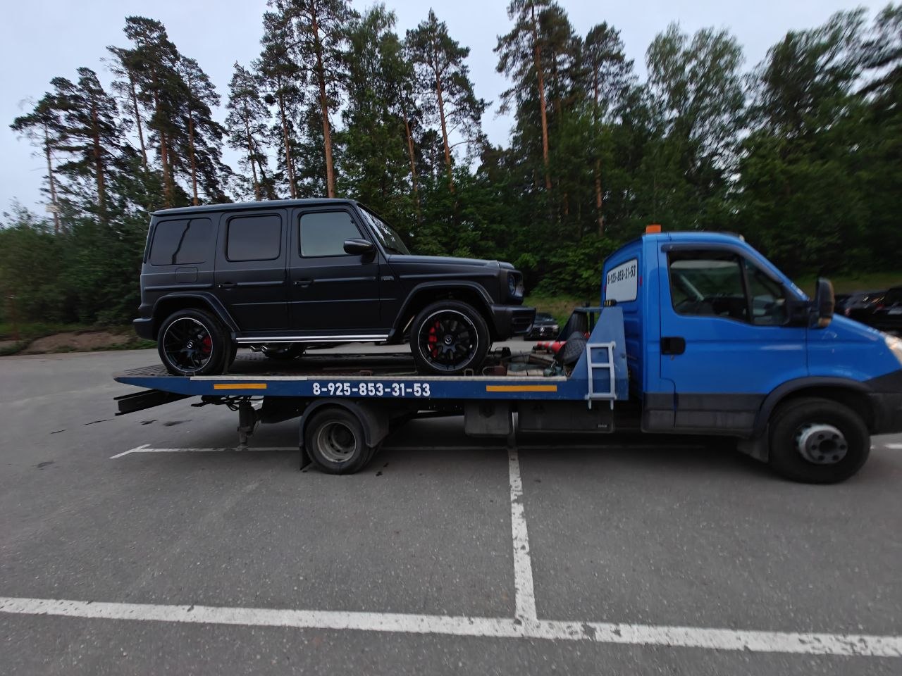 Эвакуация матового Mercedes-Benz G-класса
