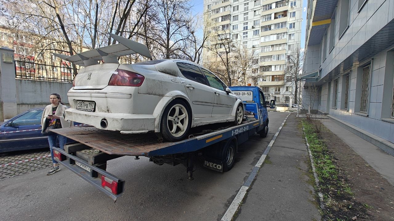 Эвакуация неисправного Peugeot 407