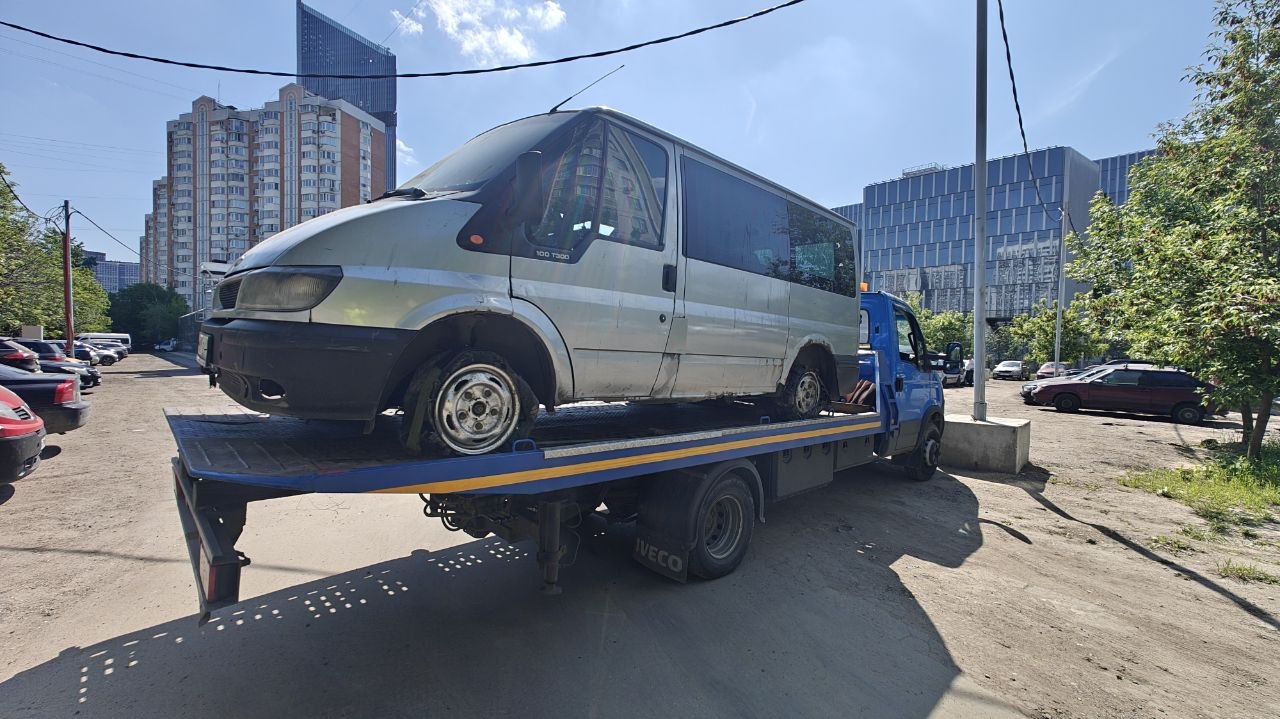 Эвакуация микроавтобуса Ford Transit